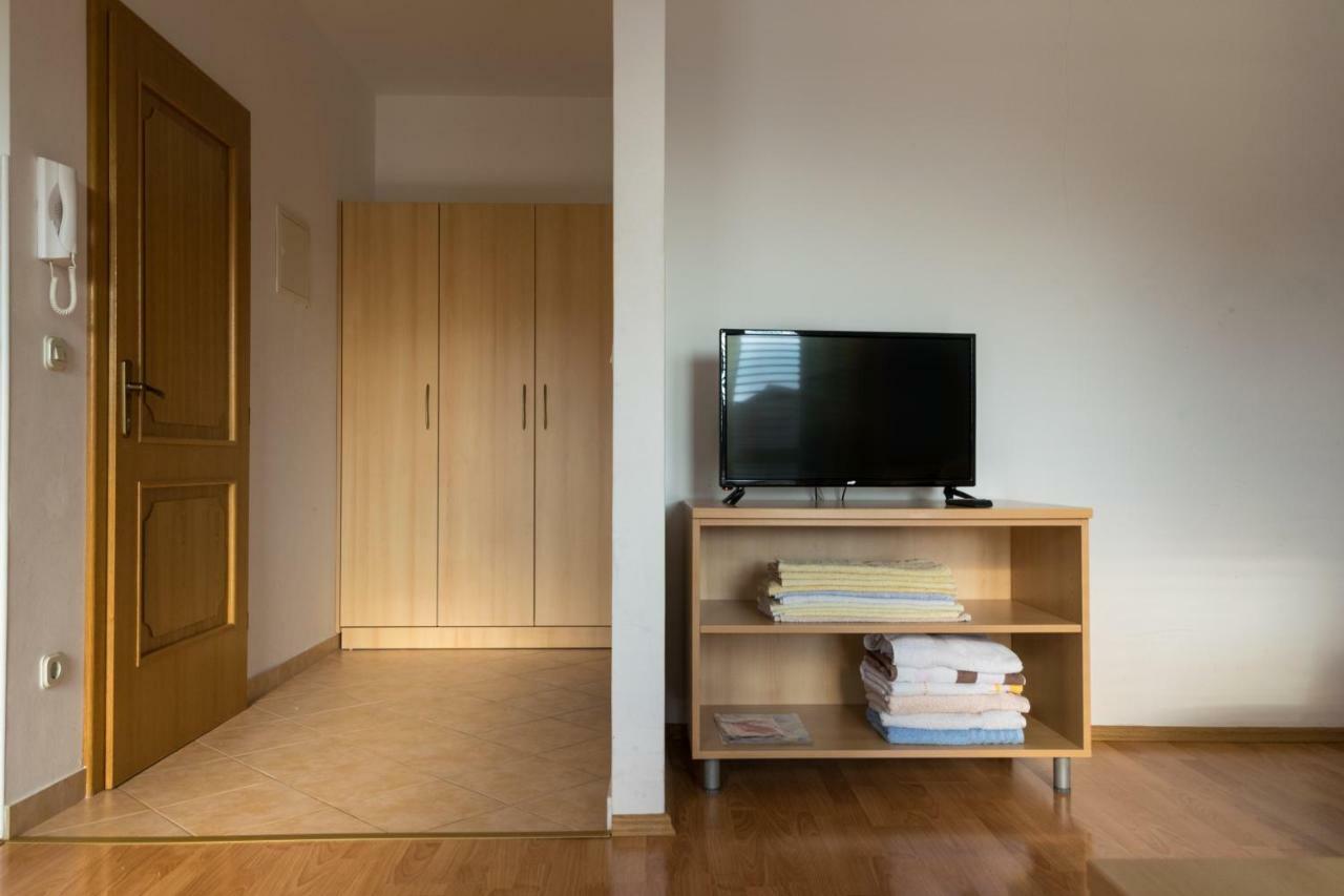 House Vera Baška Voda エクステリア 写真